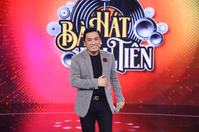 Lam Truong thuo con chay show 8 vu truong hat 32 bai mot dem