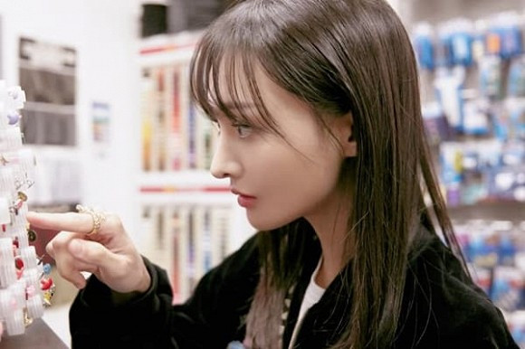 Chiếc mũi thiếu tự nhiên khiến nhiều người nuối tiếc nhan sắc Trịnh Sảng khi xưa Không chỉ ám ảnh về nhan sắc, việc tăng giảm cân thất thường cũng là nguyên nhân khiến cho "nữ thần thanh xuân" trông hốc hác, mệt mỏi.