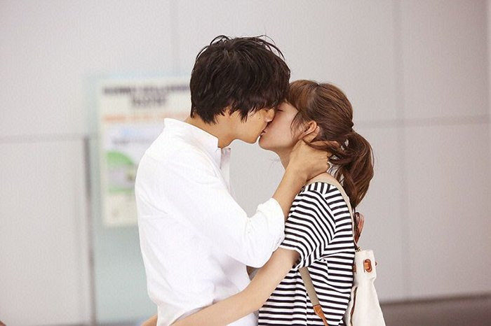 5 can benh nguy hiem de lay truyen khi cham moi