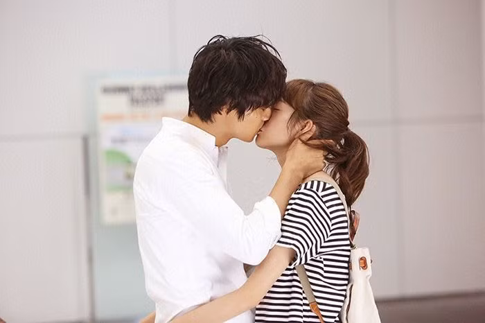 5 can benh nguy hiem de lay truyen khi cham moi