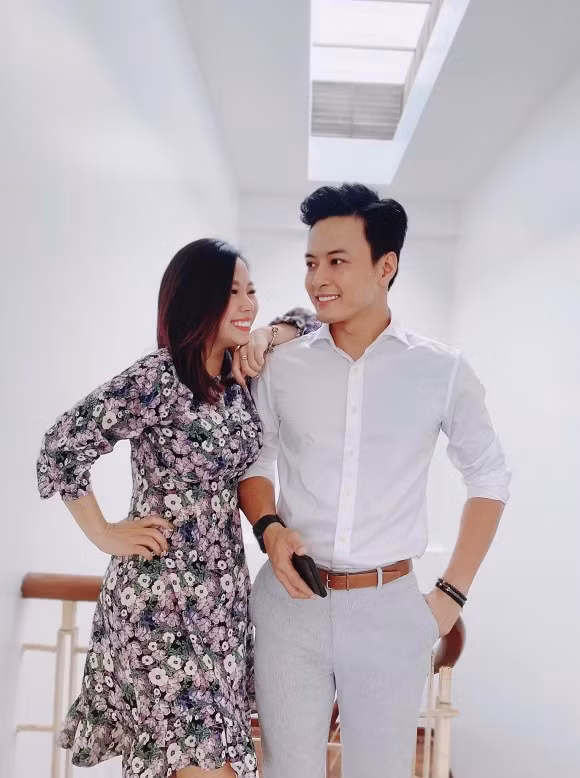 Hong Dang vac vo tren vai vua xach can ruou, tiet lo: 'Say chet thoi'-Hinh-4