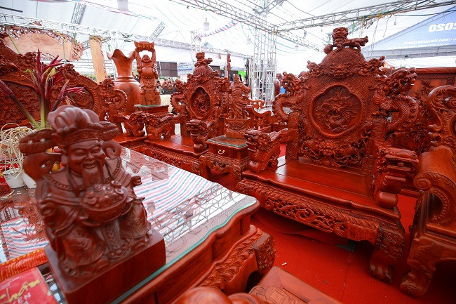 Bo ban ghe go dinh huong gia hon nua ty dong-Hinh-3