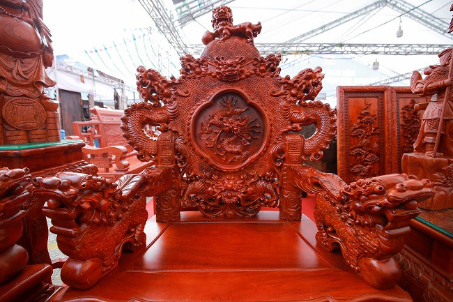 Bo ban ghe go dinh huong gia hon nua ty dong-Hinh-8