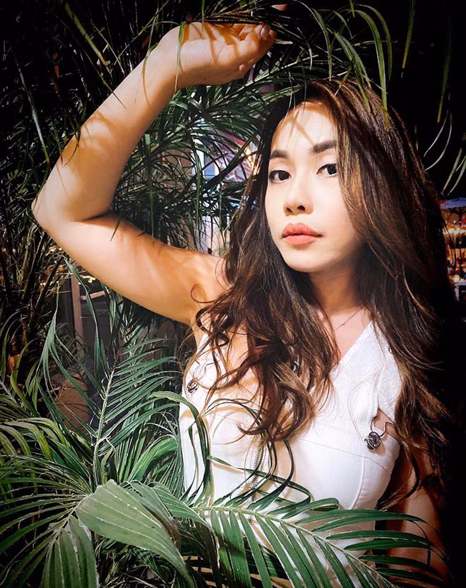 Một số hình ảnh mới nhất của Phương Trang ở trời Tây.