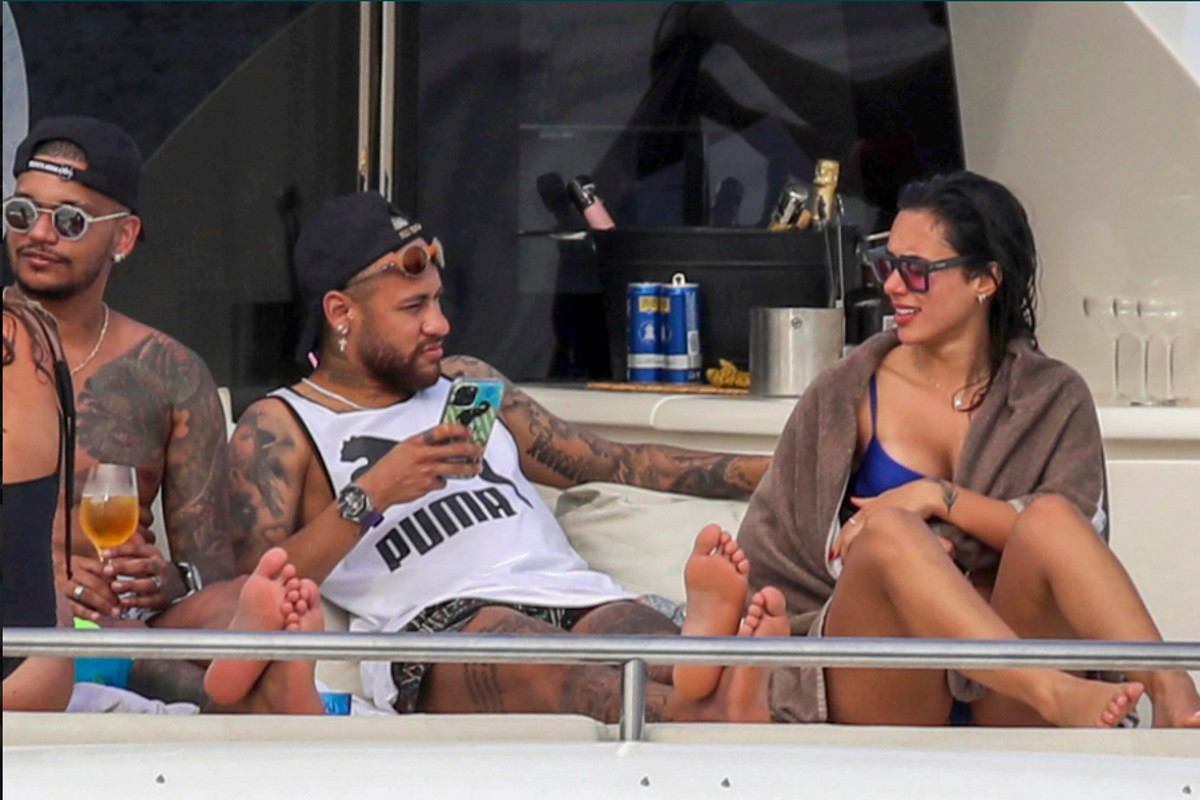 Neymar khiến hàng xóm phẫn nộ vì những bữa tiệc ‘quậy’ banh nhà - Hình 2 Neymar khien hang xom phan no vi nhung bua tiec ‘quay’ banh nha-Hinh-2