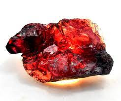 Tuy nhiên, điều khiến painite cực hiếm gặp và chỉ được tìm thấy ở Myanmar là do quá trình hình thành khoáng chất. Painite là tinh thể borate, có nghĩa nó chứa boron. Boron cực khó kết hợp với zirconium. Theo các nhà khoa học, painite là khoáng chất duy nhất mà hai nguyên tố này kết hợp trong tự nhiên. Giới nghiên cứu vẫn chưa tìm ra lý do cho điều này.