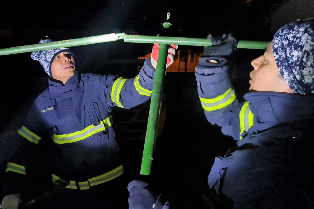 Cảnh sát cứu hộ Việt Nam cắt thép, lật bê tông tìm người bị vùi lấp tại Thổ Nhĩ Kỳ - Hình 6 Canh sat cuu ho Viet Nam cat thep, lat be tong tim nguoi bi vui lap tai Tho Nhi Ky-Hinh-6