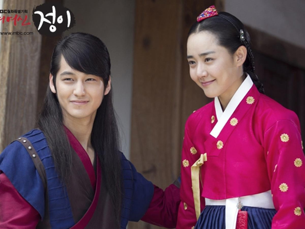 Goddess of Fire là bộ phim truyền hình lãng mạn lịch sử, lấy bối cảnh thời Joseon được công chiếu vào năm 2013 với sự tham gia của Kim Bum và Moon Geun Young. Vào cùng năm, cặp đôi bị bắt gặp đi nghỉ cùng nhau ở châu Âu, làm dấy lên tin đồn hẹn hò. Sau đó, công ty quản lý của hai diễn viên xác nhận tin đồn. Tuy nhiên, ngày 15/5/2014, công ty quản lý thông báo cặp đôi đã “đường ai nấy đi” nhưng vẫn là đồng nghiệp và bạn bè. Ảnh: MBC.