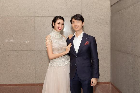 Nhật Vũ - chồng Á hậu Thuý Vân từng chia sẻ tật xấu của vợ là: ham ăn, bừa bãi, hay vứt đồ lung tung... Nhiều người tò mò không biết với sự góp ý của chồng, Thúy Vân đã "sửa nết" này hay chưa?