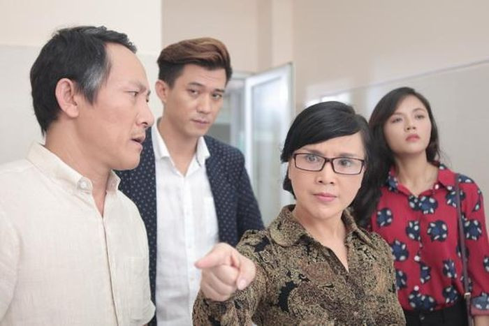 Bi bo chong doa duoi ra khoi nha, con dau binh tinh lam chuyen nay