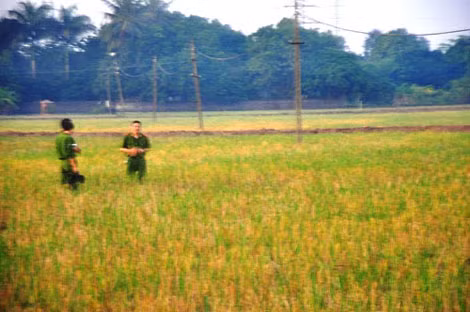 Công an có mặt tại hiện trường nơi ông Thắng tử vong để điều tra vụ việc.