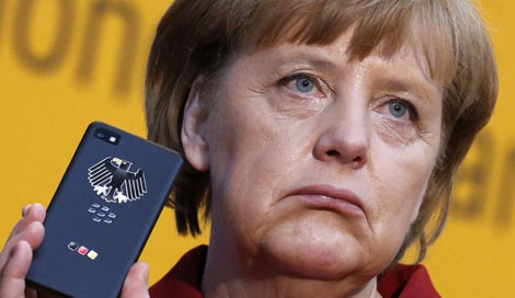 Thủ tướng Đức Angela Merkel có sử dụng những chiếc điện thoại như BlackBerry Z10 chính là nguyên nhân dẫn tới việc bị nghe lén.