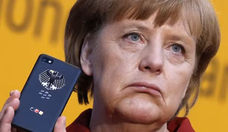 Thủ tướng Đức Angela Merkel có sử dụng những chiếc điện thoại như BlackBerry Z10 chính là nguyên nhân dẫn tới việc bị nghe lén.