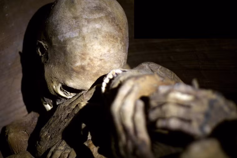 Kỹ thuật ướp xác của người Ibaloi dựa trên việc sử dụng muối và các loại thảo mộc kết hợp với tác động của lửa. Quá trình này có thể kéo dài đến 2 năm.