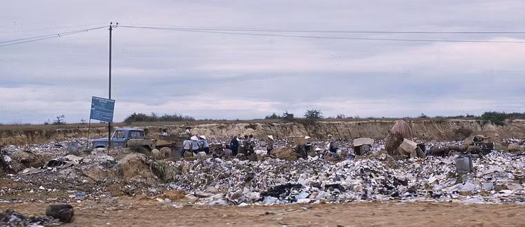 Bãi rác là nơi kiếm sống của rất nhiều cư dân.