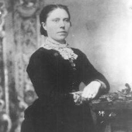 5. Belle Gunness (1859 - 1931) là một trong những kẻ giết người hàng loạt nổi tiếng nhất trong lịch sử Mỹ. Người phụ nữ gốc Na Uy cao lớn này đã giết ít nhất 20 người, gồm chồng, người cầu hôn, bạn trai và cả những đứa con nhằm mục đích chiếm đoạt tài sản hoặc tiền bảo hiểm.