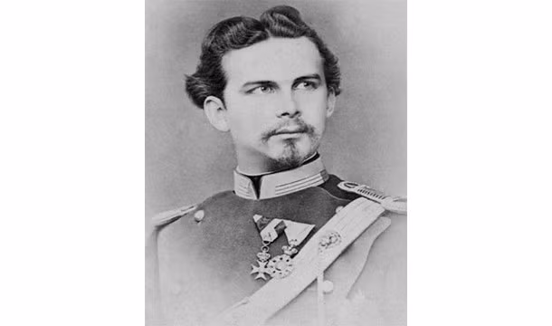 13. Ludwig II của xứ Bavaria nổi tiếng là một ông vua nhút nhát. Trong suốt thời gian trị vì của mình, ông không làm gì ngoài việc dành thời gian xây dựng những lâu đài giống như trong truyện cổ tích.