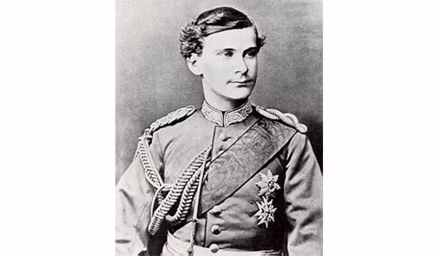 8. Có biểu hiện của bệnh điên, hoàng đế Otto của xứ Bavaria luôn nói năng lắp bắp và làm đổ vỡ mọi thứ nơi ông đi qua. Ông đã bị lật đổ một cách rất dễ dàng.