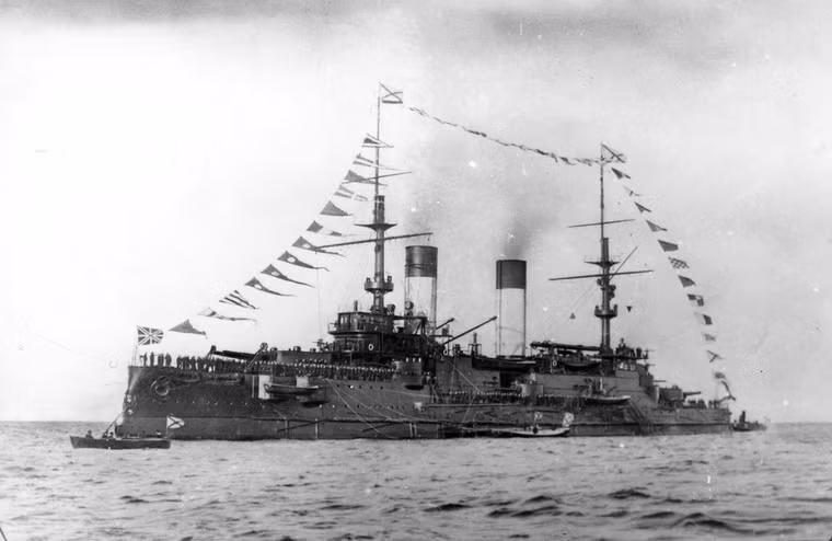 Trong trận chiến diễn ra ở eo biển Tsushima ngày 27/5/1905, thiết giáp hạm Knyaz Suvorov đóng vai trò tiên phong trong hạm đội Nga. Mở màn cuộc chiến, nó đã nổ súng vào chiến hạm Mikasa, soái hạm của Nhật Bản do Đô đốc Togo Heihachiro chỉ huy. Mikasa bắn trả chỉ sau 5 phút.