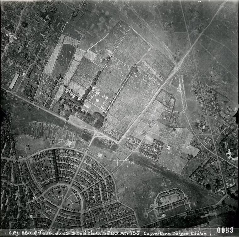 Phía trên "Kiến Ốc Cục" là nghĩa trang Phú Thọ.