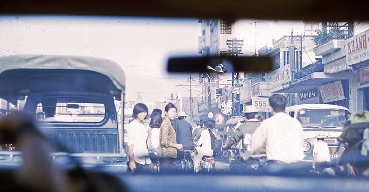 Đường phố Sài Gòn buổi sáng.