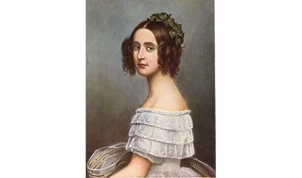 20. Công nữ Alexandra Amalie của Bavaria luôn bị ám ảnh bởi sự sạch sẽ. Bà chỉ mặc trên người những bộ đồ trắng tinh.