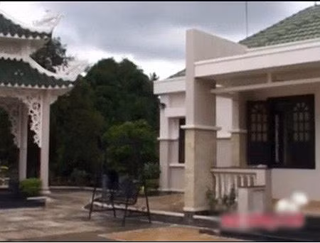 Tuy nhiên, khi bước vào trong, căn nhà của Người đẹp Tây Đô không hoành tráng như bên ngoài.