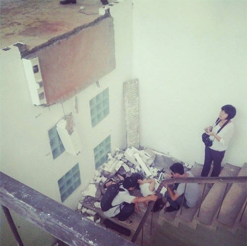 1. Zone 9: Mấy tháng gần đây, Zone 9 đã trở thành tụ điểm vui chơi, mua sắm được giới trẻ Hà thành yêu thích. Tuy vây, khu vực này đang chịu nhiều tai tiếng sau khi xảy ra vụ nữ sinh rơi xuống đất bất tỉnh do lan can đổ hồi cuối tháng 9 và vụ cháy quán bar làm 6 người chết ngày 19/11 vừa qua.