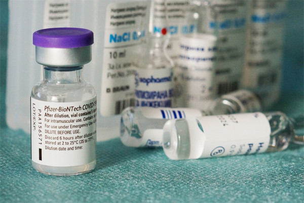 Nguoi dan ong mac COVID-19 suot 7 thang da khoi benh nho vac xin