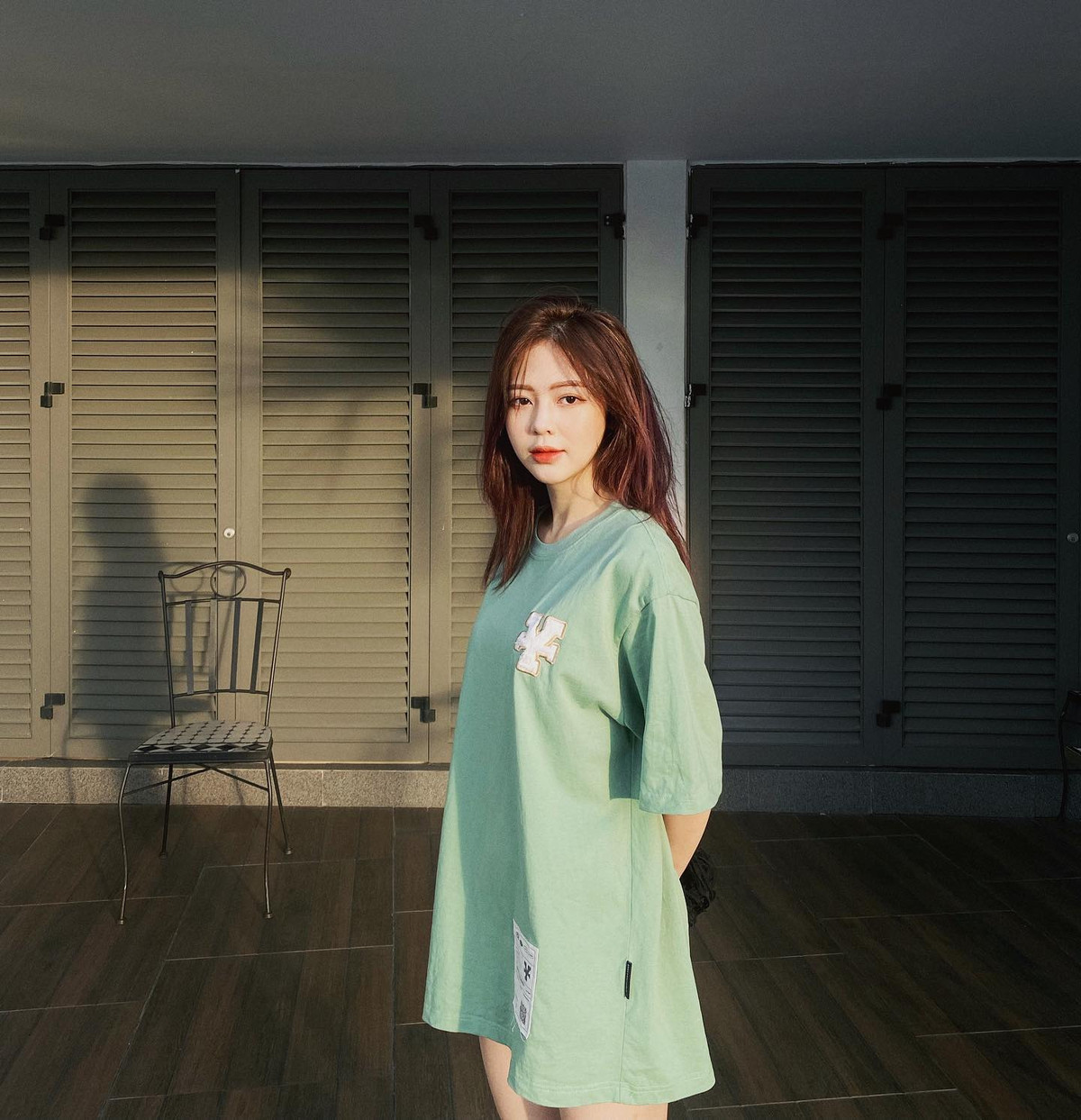 Mốt giấu quần không bao giờ cũ bởi nó mang lại cho người mặc sự thoải mái, năng động nhưng vẫn vô cùng "hack" dáng khi khoe triệt để được đôi chân.