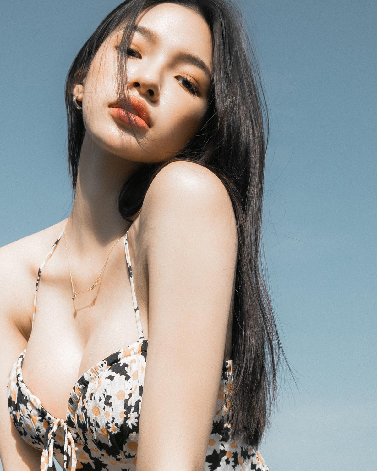 Không chỉ xinh đẹp, Qin Han còn có phong cách thời trang ấn tượng. Cùng ngắm nhìn một số kết hợp trang phục của người mẫu Qin Han: