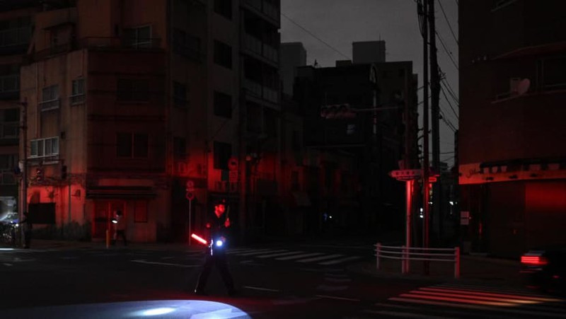 Dong dat 7,3 do richter o Nhat, 1 nguoi chet, 69 nguoi bi thuong-Hinh-6