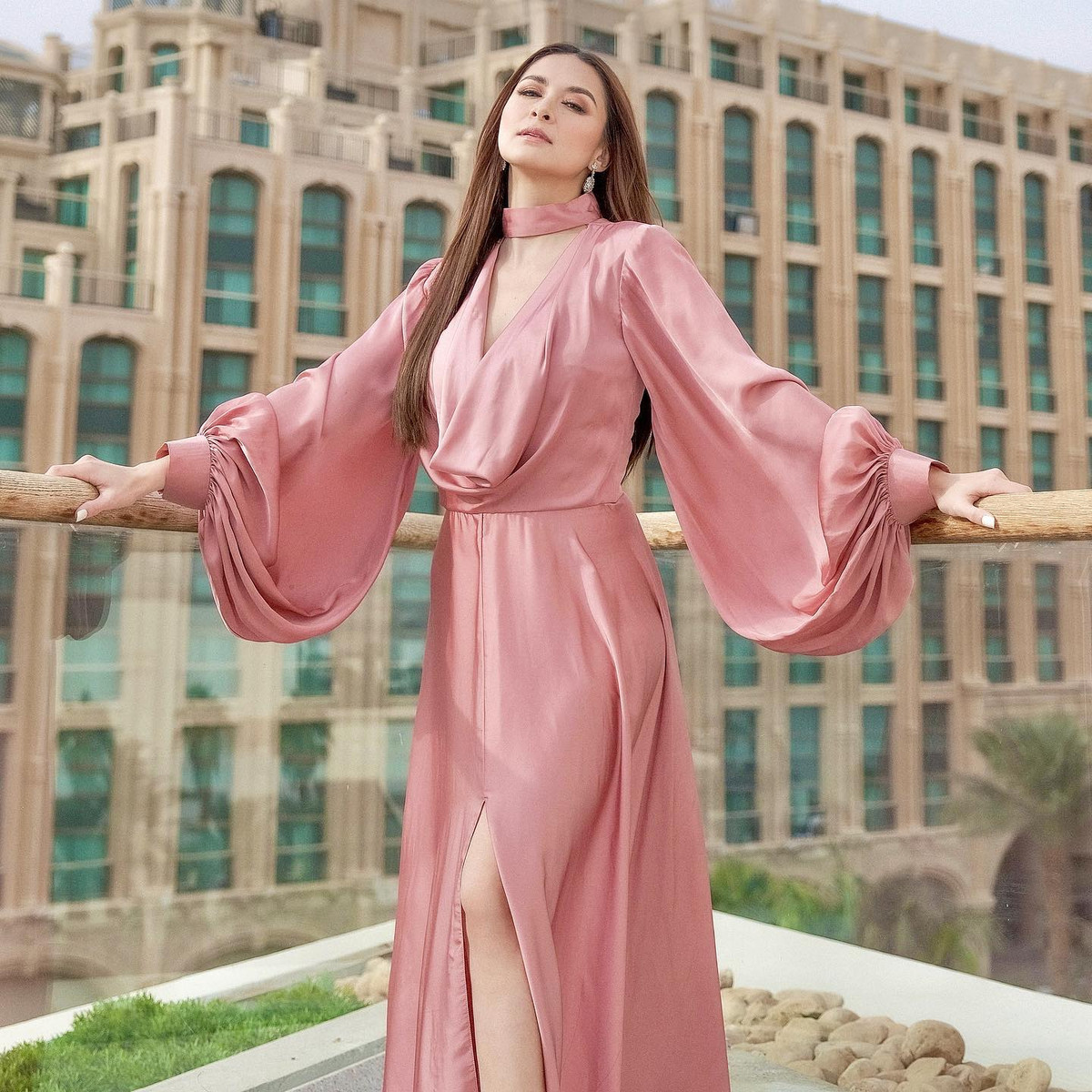 Đồ lụa phổ biến nhưng không phải ai cũng biết cách diện sao cho khéo bởi vậy phái đẹp rất cần cẩn trọng từ việc chọn kiểu dáng đến nội y.