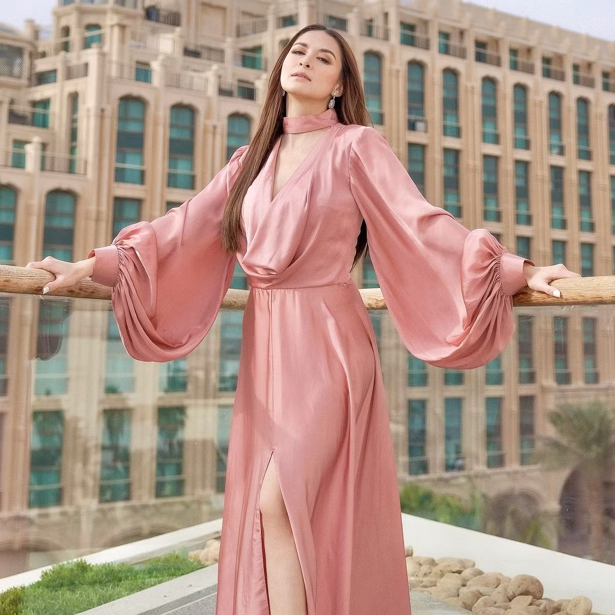 Đồ lụa phổ biến nhưng không phải ai cũng biết cách diện sao cho khéo bởi vậy phái đẹp rất cần cẩn trọng từ việc chọn kiểu dáng đến nội y.