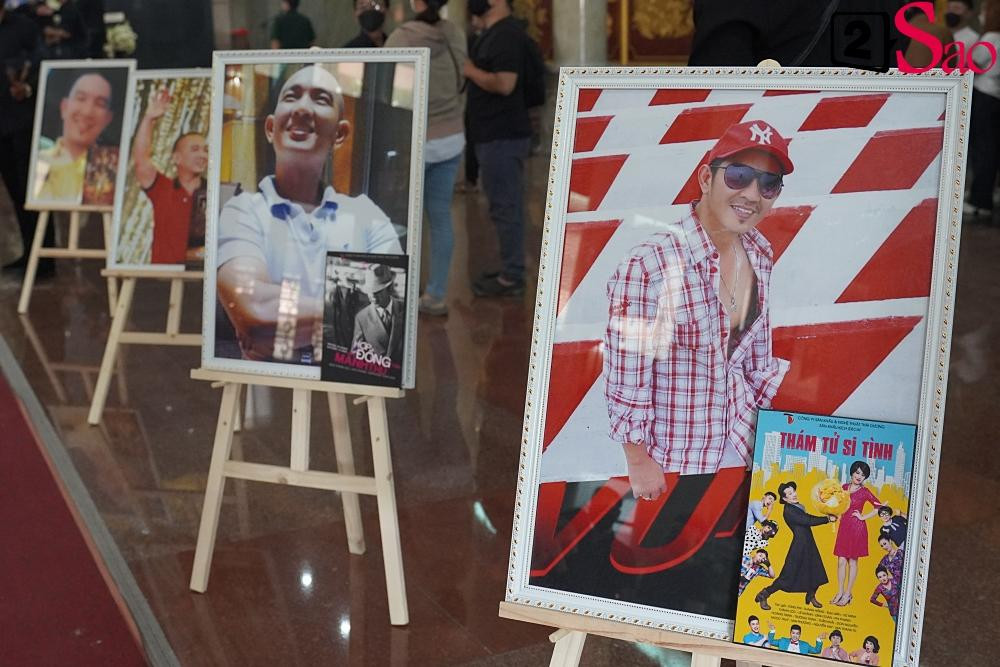 ình ảnh về cuộc đời, sự nghiệp của đạo diễn Vũ Minh được đặt tại nơi tổ chức tang lễ.