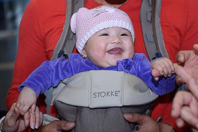 Con gái Jennifer Phạm hạ sinh hồi tháng 7.2013, tính tới nay đã được 4 tháng tuổi. Cô bé khoe sự ngộ nghĩnh đáng yêu.