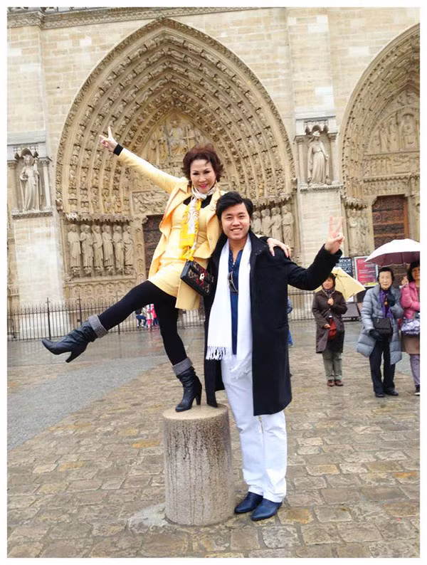 Ở khía cạnh nào đó, Thúy Hoàng còn thể hiện sự trẻ trung quá đà.