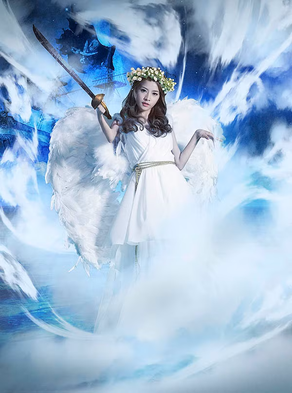 Sau khi tốt nghiệp cấp 3, Chi Pu đã chính thức lấn sân vào giới showbiz bằng những vai diễn của bộ môn nghệ thuật thứ bảy như: vai nữ chính trong bộ phim truyền hình Giọt nước rơi, sitcom 5S online, hay bộ phim ngắn Chập chờn.