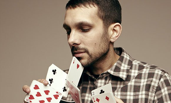 Ảo thuật gia hàng đầu thế giới Dynamo viết: “Chúc mừng Kate và William có con trai đầu lòng”.