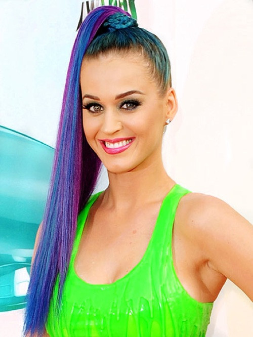 Kiểu tóc layer lửng hiện đại mang đậm chất Funky cá tính của nữ ca sĩ Katy Perry.