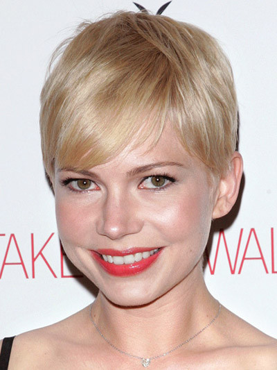 Vàng vani cũng là một gợi ý tuyệt vời dành cho bạn. Lưu ý không nên tẩy tóc trước khi nhuộm vì biện pháp này sẽ gây hư hại cho tóc.