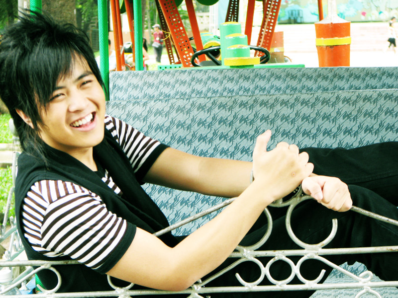 Sinh năm 1987 và ra đi ở tuổi 26, Wanbi Tuấn Anh đã kịp để lại dấu ấn trong lòng bạn bè và khán giả khá nhiều ca khúc và hình ảnh đẹp, đặc biệt là những nụ cười lạc quan như thế này.