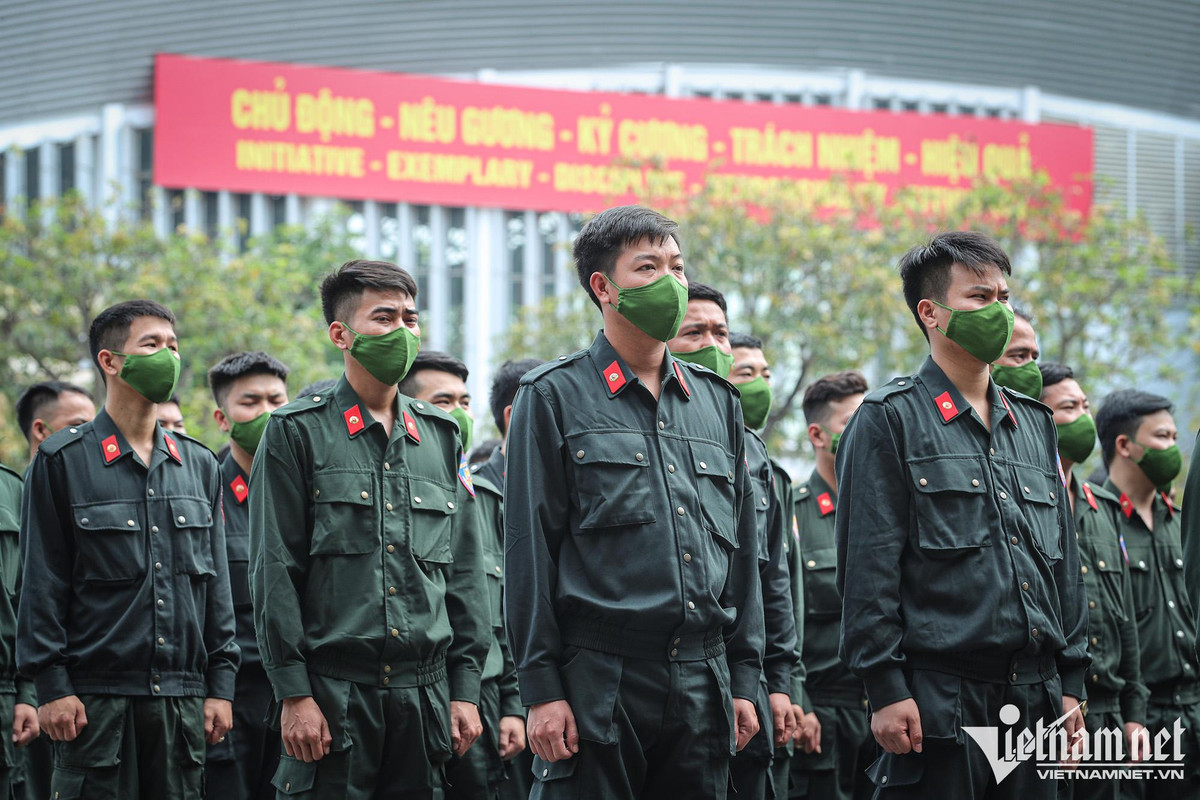 Hàng trăm cảnh sát phô diễn kỹ năng lái mô tô, nổ súng trấn áp tội phạm ảnh 3