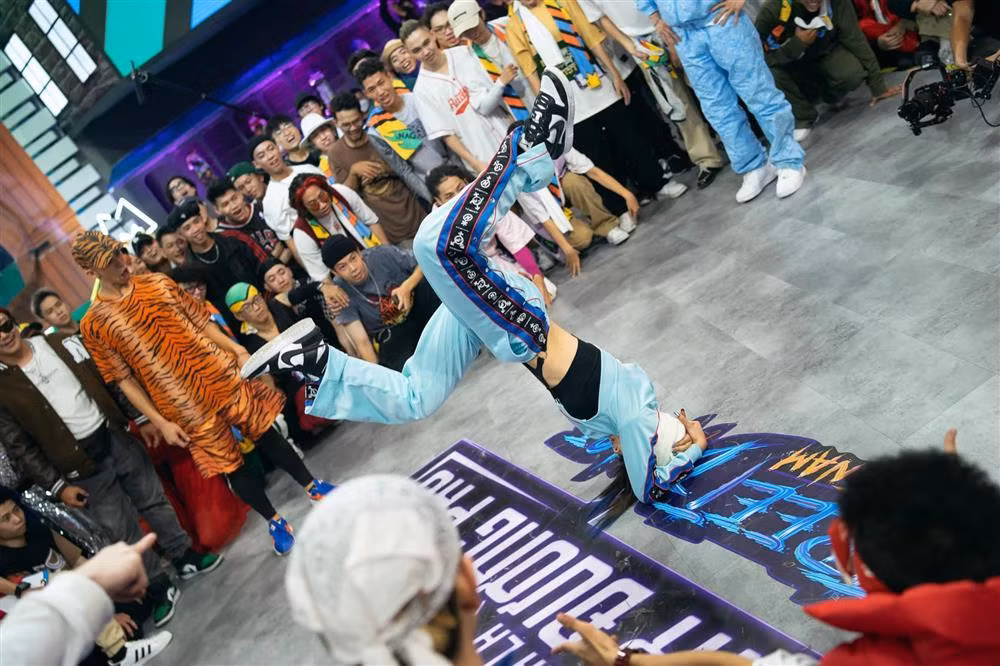 Man ke 'lung so', Chi Pu bi dan nhay che 'nhu Ton Ngo Khong'-Hinh-2