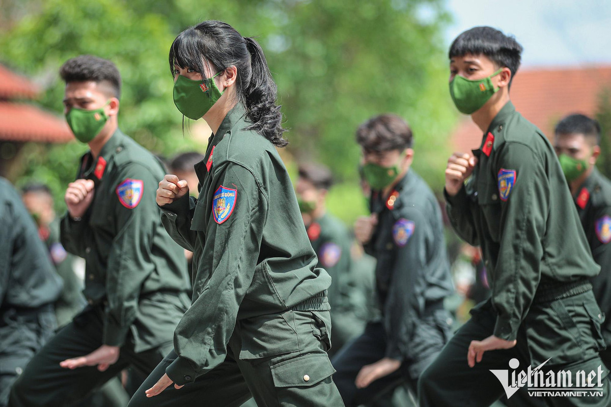 Ngắm ‘bông hồng thép’ đánh võng mô tô, một tay quật ngã tội phạm ảnh 2