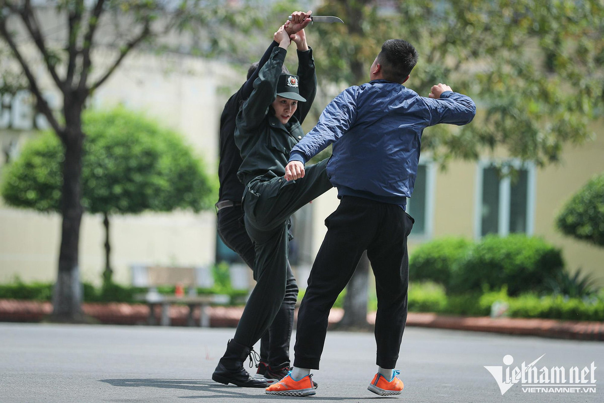 Ngắm ‘bông hồng thép’ đánh võng mô tô, một tay quật ngã tội phạm ảnh 6