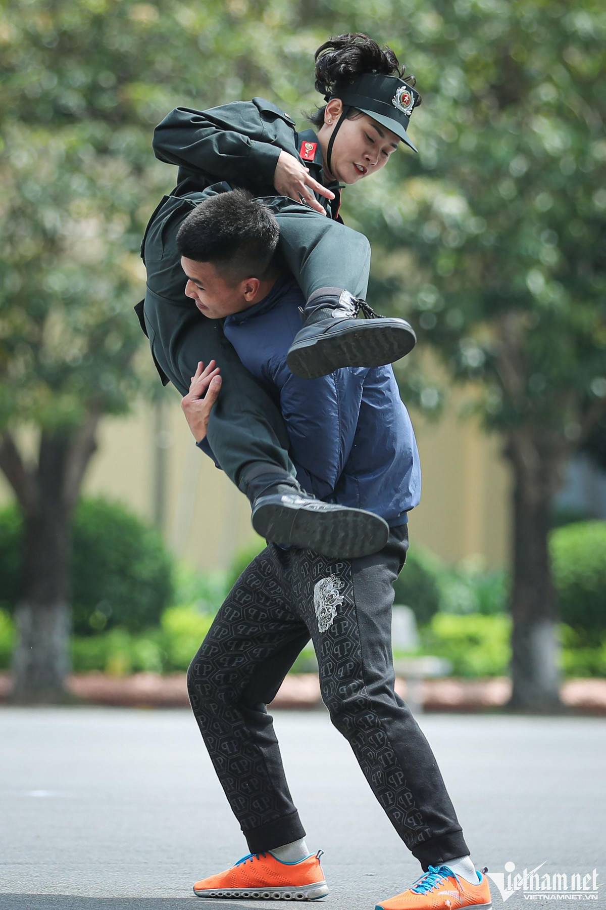 Ngắm ‘bông hồng thép’ đánh võng mô tô, một tay quật ngã tội phạm ảnh 7