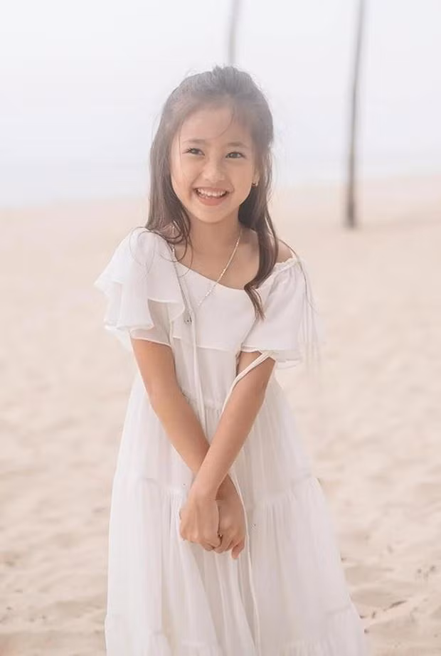 Co be ben Tieu Vy ngay ay: Gia the khong phai dang vua-Hinh-2