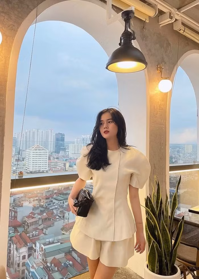 Style 'tieu thu' cua vo Thanh Chung: Vua nhe nhang vua sang trong-Hinh-5