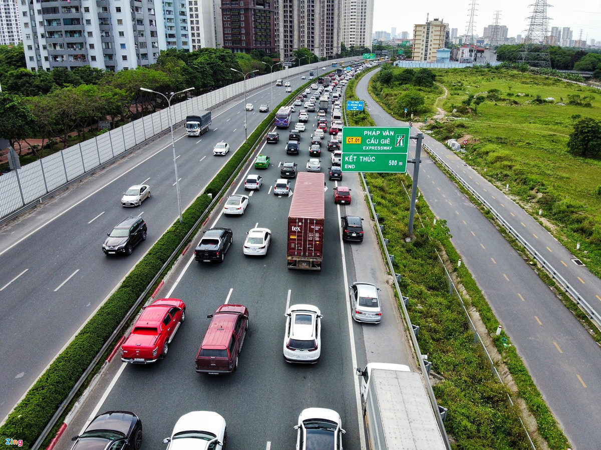 Trên cao tốc Pháp Vân - Cầu Giẽ, ôtô tăng đột biến từ 14h.